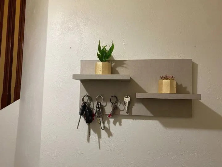 woodpoint3, Wall mounted keychain holder, for hanging keychain with shelves for mobile and decoration figurines